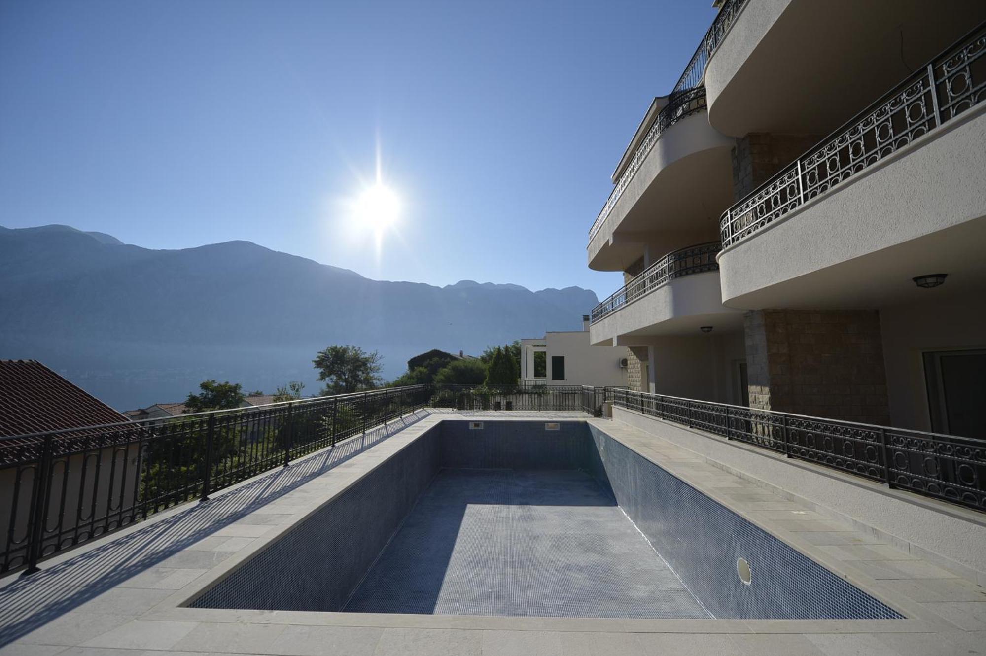 Luxurious 3-Bedroom Apartment By Mn Property Kotor Luaran gambar