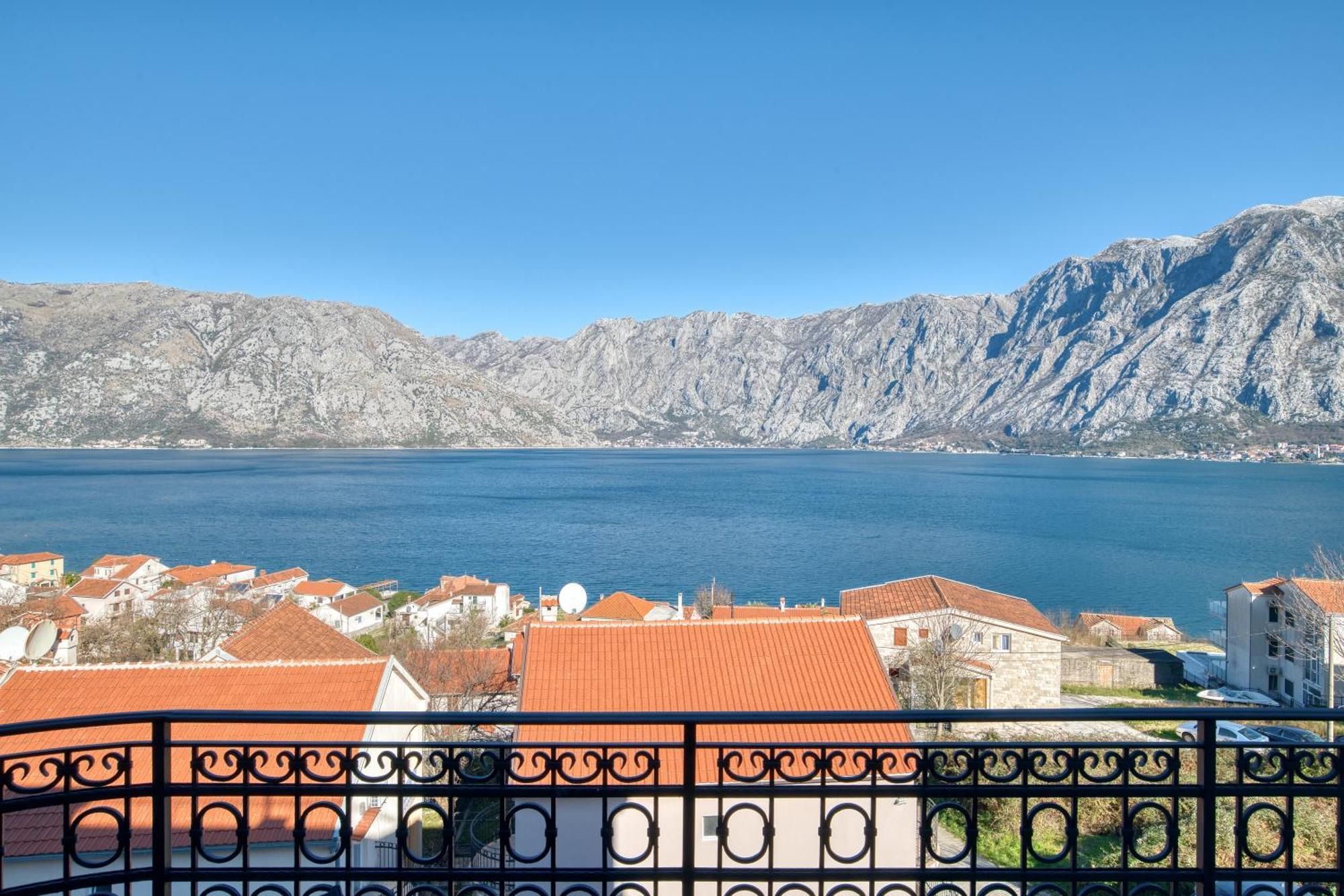 Luxurious 3-Bedroom Apartment By Mn Property Kotor Luaran gambar