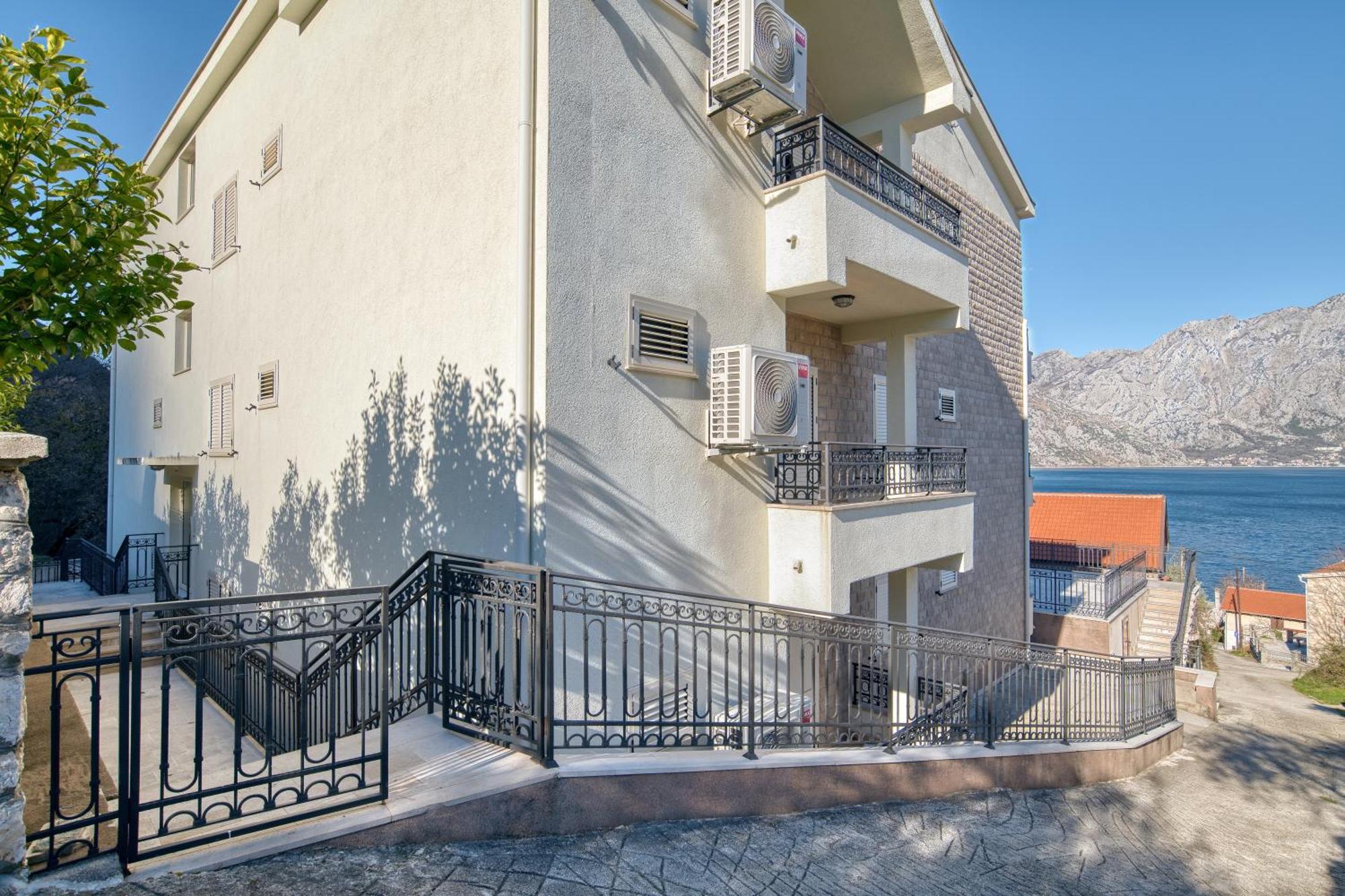Luxurious 3-Bedroom Apartment By Mn Property Kotor Luaran gambar