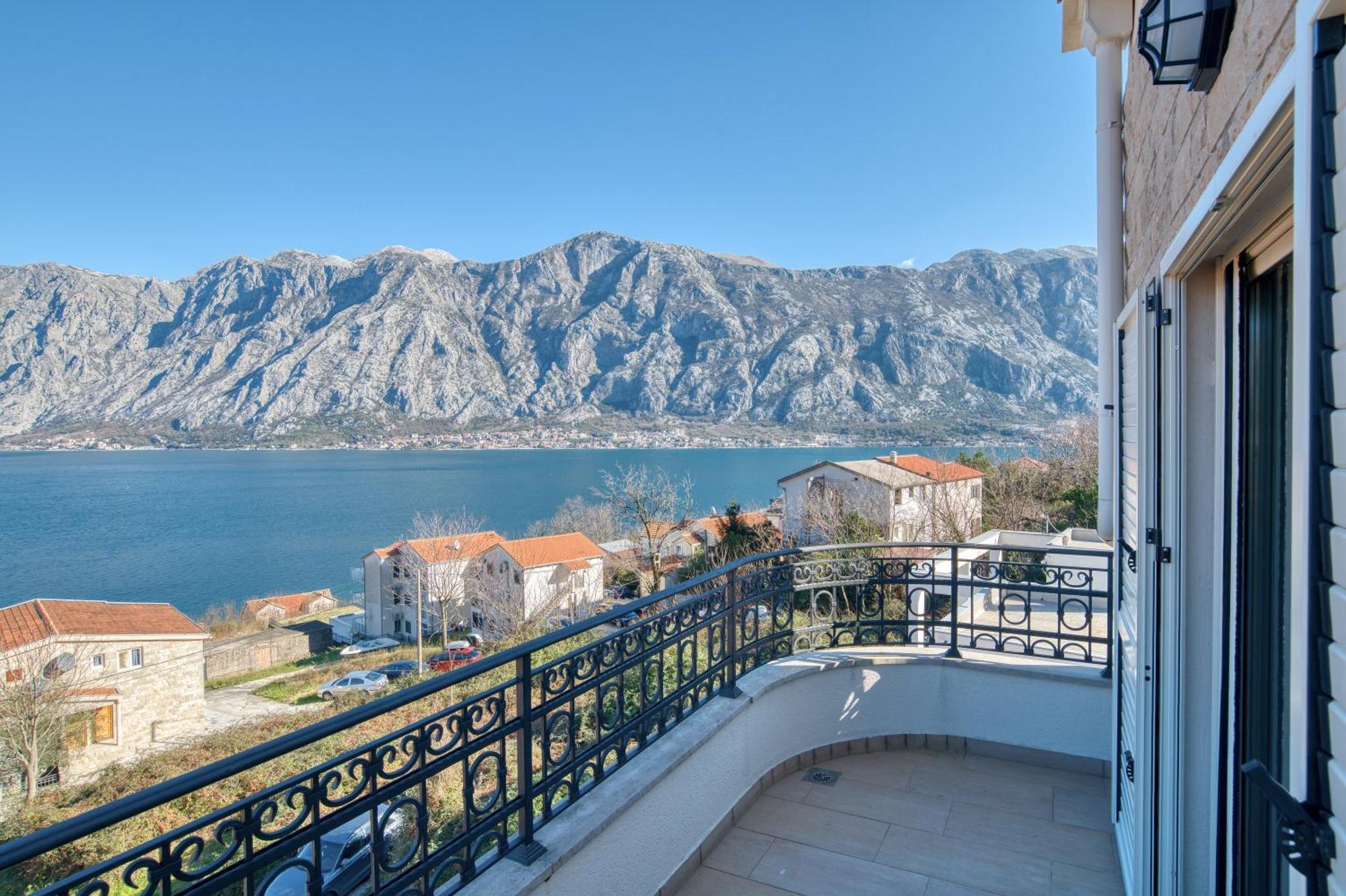 Luxurious 3-Bedroom Apartment By Mn Property Kotor Luaran gambar