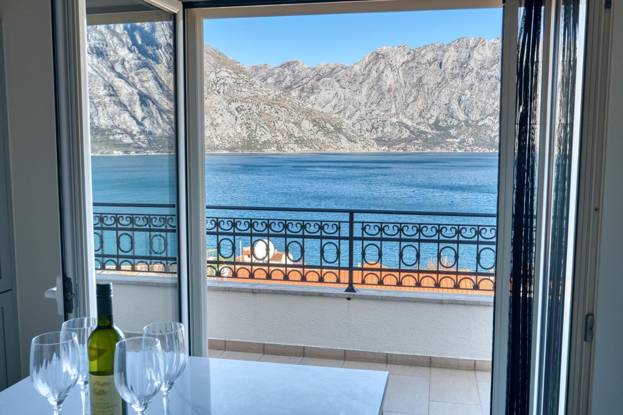 Luxurious 3-Bedroom Apartment By Mn Property Kotor Luaran gambar