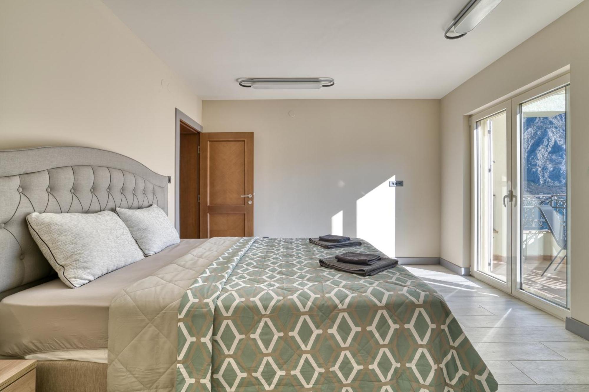 Luxurious 3-Bedroom Apartment By Mn Property Kotor Luaran gambar